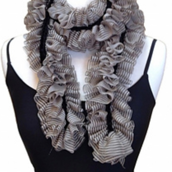 HANDMADE FASHION Ruffled Scarf, tan and black - Picture 1 of 3